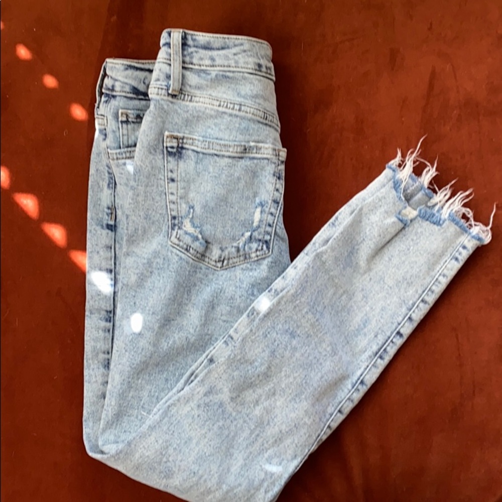 Distressed jeans - Picture 3 of 4